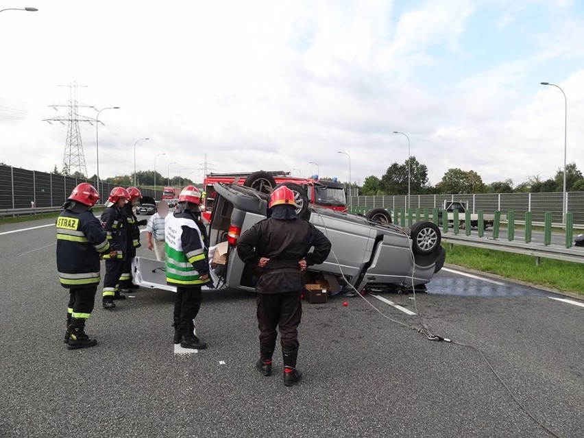 Wypadek na obwodnicy Krakowa, dwie osoby ranne