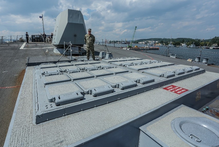 Amerykański niszczyciel USS Gravely z wizytą w Gdyni. To pokaz siły NATO. ZDJĘCIA