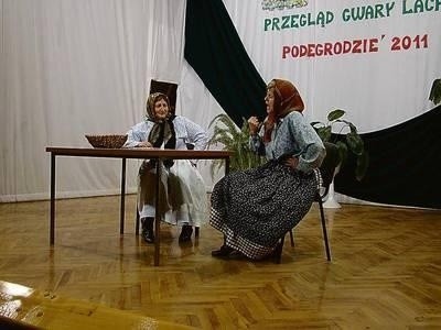 Grażyna Bodziony i Michalina Klimczak, laureatki nagrody specjalnej za "prawdziwie babskie gadanie" Fot. Arch. GOK