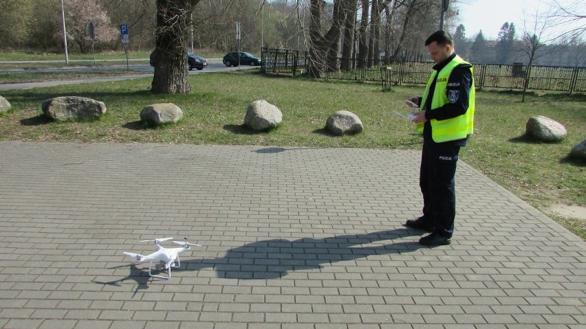 Policjanci z Koszalina z dronem w walce z koronawirusem [wideo, zdjęcia]