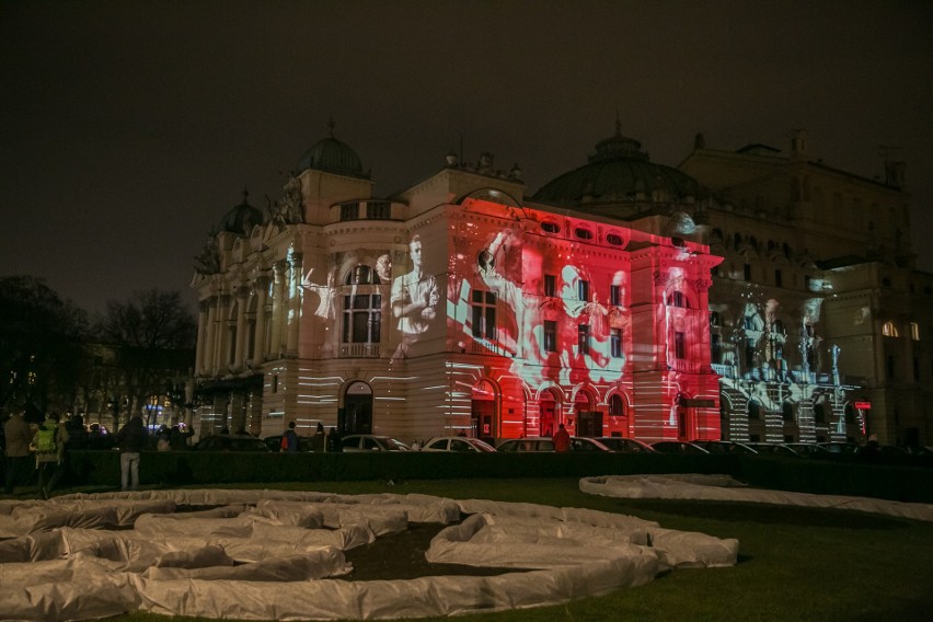 Niezwykły spektakl na fasadzie Teatru Słowackiego