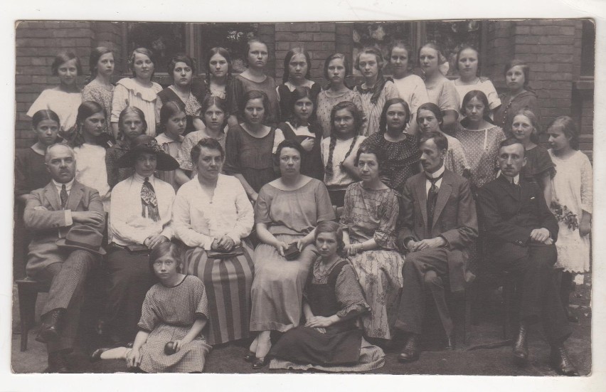 Uczennice klasy VIA, rok 1924.
