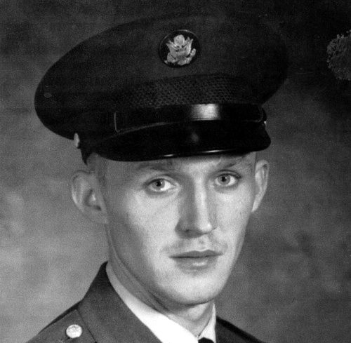 Fotografia przedstawia Jana Gruena (Jana Gruszeckiego) żołnierza armii amerykańskiej. Zdjecie zrobione w 1974 roku.