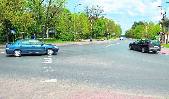Turborondo powstaje na niebezpiecznym skrzyżowaniu trzech ulic Solidarności (dojazd do strefy przemysłowej), Mickiewicza i Ofiar Katynia oraz bliskiego przejazdu kolejowego.