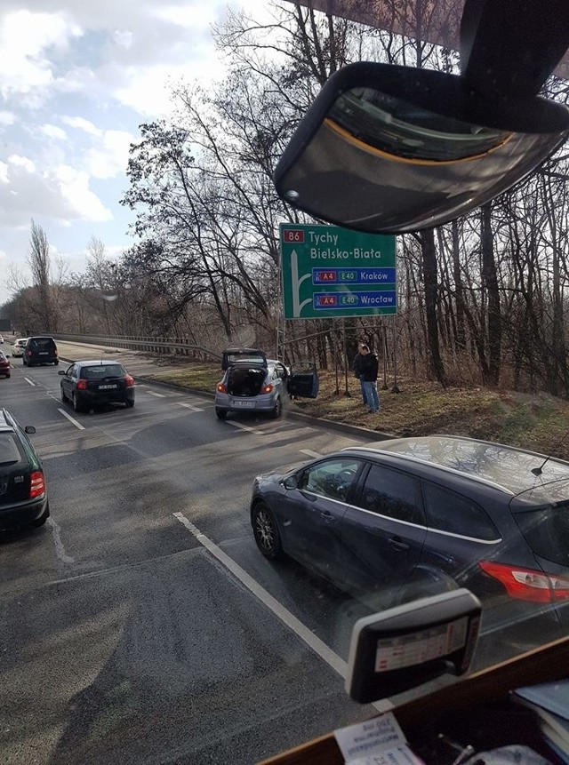 Do kolizji doszło tuż przed zjazdem na autostradę A4