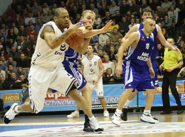 Mecze Energi Czarnych z Anwilem zadecydują kto zdobędzie brazowy medal w sezonie 2008/2009.
