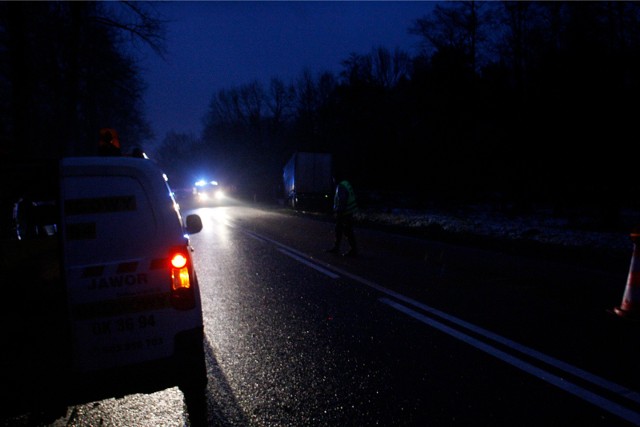 Do zderzenia dwóch aut doszło dziś wieczorem w Czarnowie na drodze krajowej nr 80.