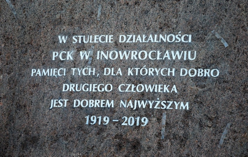 "W stulecie działalności PCK w Inowrocławiu. Pamięci tych,...