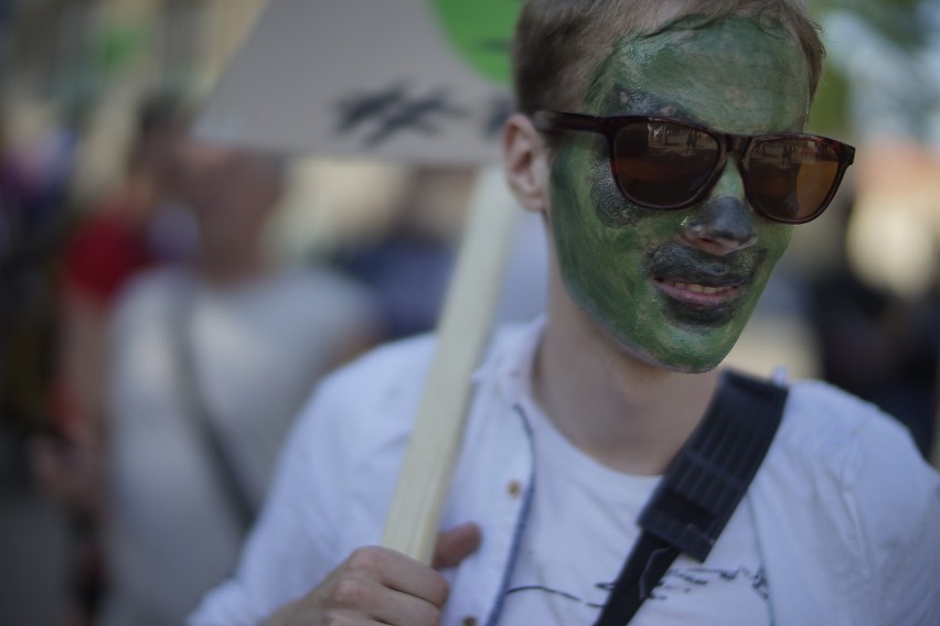 Studenci przejęli władzę w mieście. Zabawa trwa