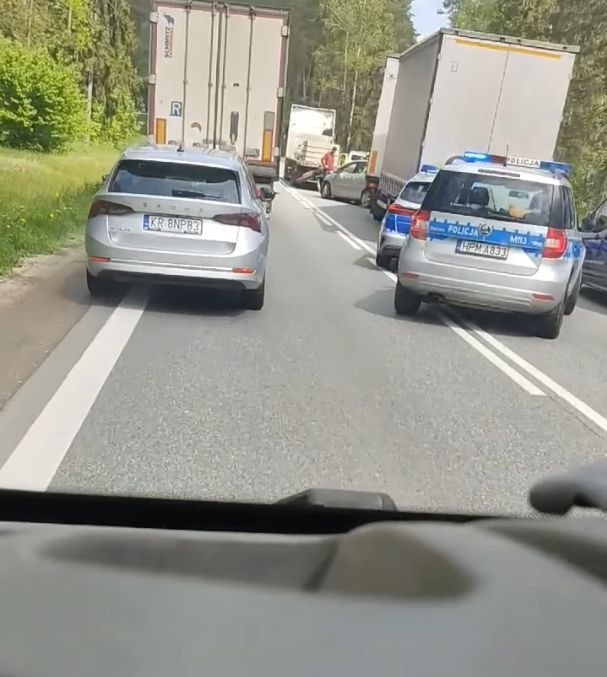 Katrynka. Wypadek na DK8 z udziałem dwóch ciężarówek i...