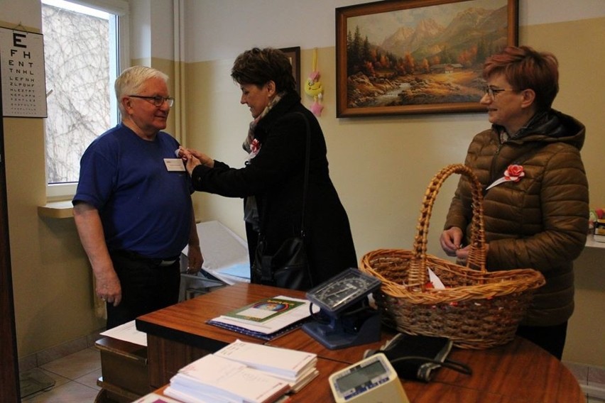 Sypniewo. Pracownicy urzędu gminy wspólnie z mieszkańcami odśpiewali Mazurka Dąbrowskiego, 8.11.2019