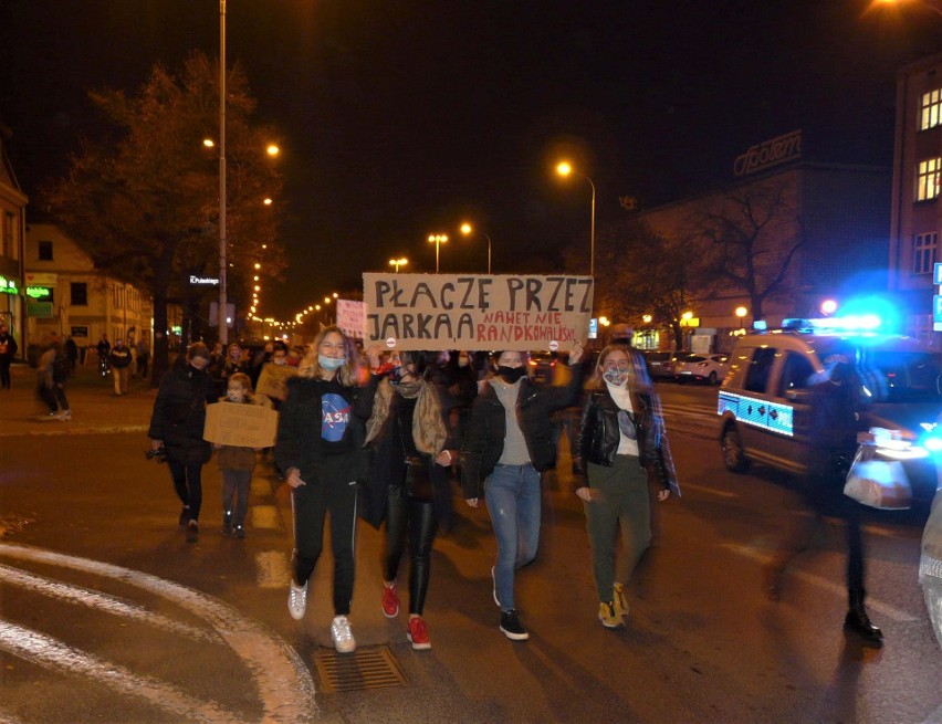 Trzeci dzień protestów w Pabianicach. Mieszkańcy nie zgadzają się z orzeczeniem Trybunału Konstytucyjnego