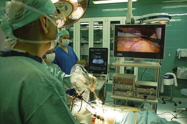 Od dwóch tygodni w szpitalu Biziela wykonywane są operacje usunięcia guza nerki z zastosowaniem nowoczesnej aparatury 