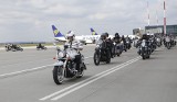 Motocyklowy zlot grupy Intruder Polska na lotnisku w Jasionce. Był m.in. przejazd pasem startowym i... sokoły [FOTO]