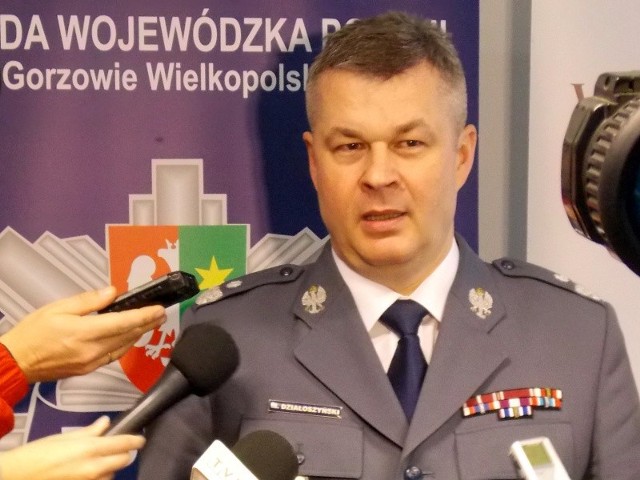 Komendant główny policji nadinsp.  Marek Działoszyński zawodową karierę rozpoczął w 1985 r. w Skwierzynie. Pracował tam przez 13 lat, w tym dziewięć na stanowisku komendanta komisariatu.