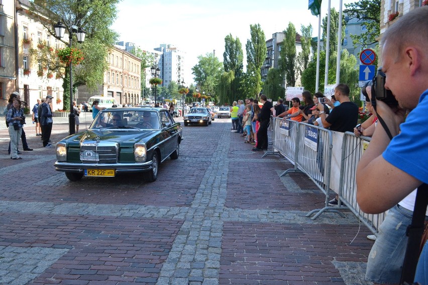 Rajd Pojazdów Zabytkowych w Bielsku-Białej. Konkurs elegancji, że aż dech zapierało [ZDJĘCIA]