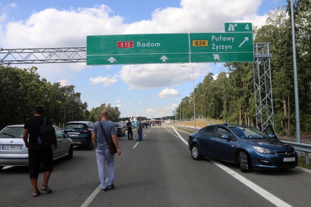 W środę otwarto fragment trasy S12 na odcinku obwodnicy Puław, co skróci podróż z Radomia do Lublina o 10 minut.