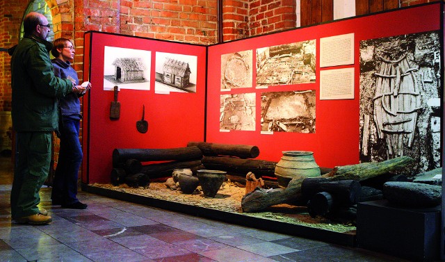 Wystawa w Muzeum Historii Szczecina, prezentująca m.in efekty wykopalisk na terenie Podzamcza i artefakty z czasów pierwszych Piastów