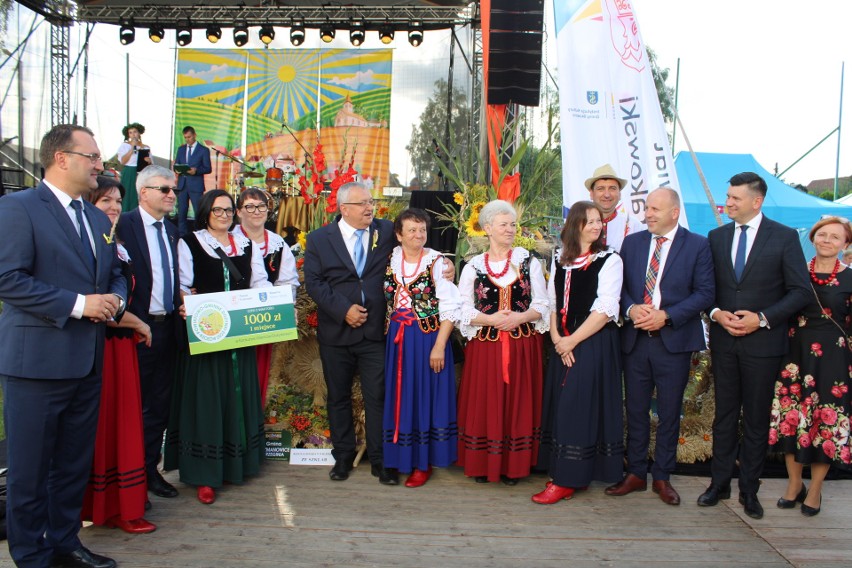 Dożynki powiatu krakowskiego w gminie Skawina. Rolnicy dziękowali za plony, władze i goście za chleb i pracę rolników