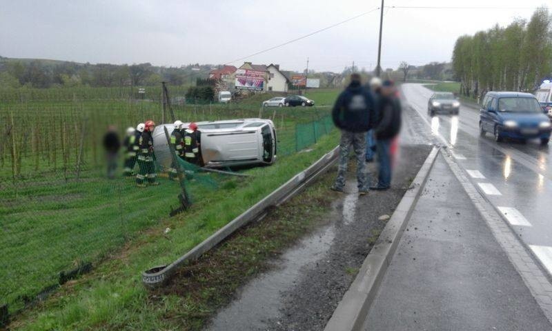 DK 75. Dwa wypadki równocześnie w jednym miejscu [ZDJĘCIA]