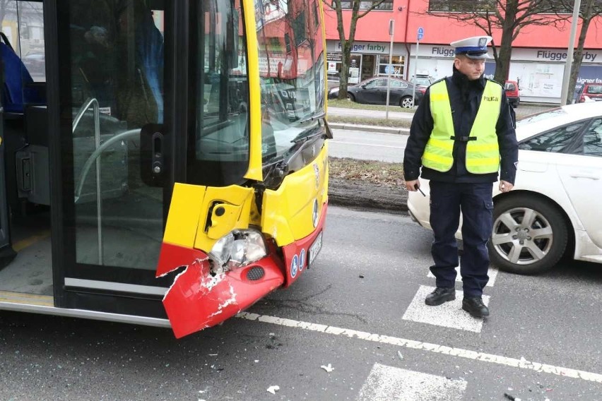 Wypadek autobusu MPK na Brucknera. Kierowca nie zahamował w porę