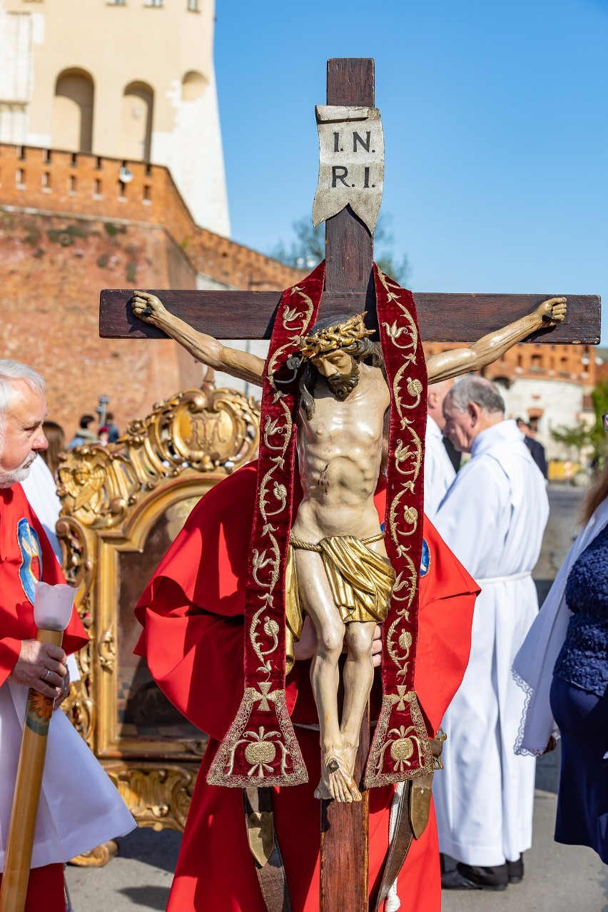 Z katedry na Wawelu wyruszyła tradycyjna procesja ku czci...