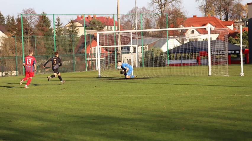 Hummel 4. liga. Dwie bramki Kevina Castillo i pewna wygrana Neptuna Końskie w meczu ze Spartakusem Daleszyce