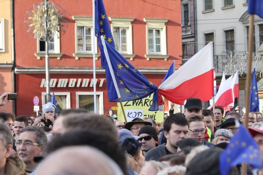 Manifestacja KOD-u we Wrocławiu na pl. Solnym 19.12.2015
