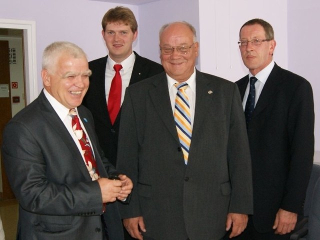 Goście z Niemiec w Starachowicach. Na zdjęciu starosta Andrzej Matynia, starosta Albert Focke oraz Aloys Muhle i Thomas Pünter.