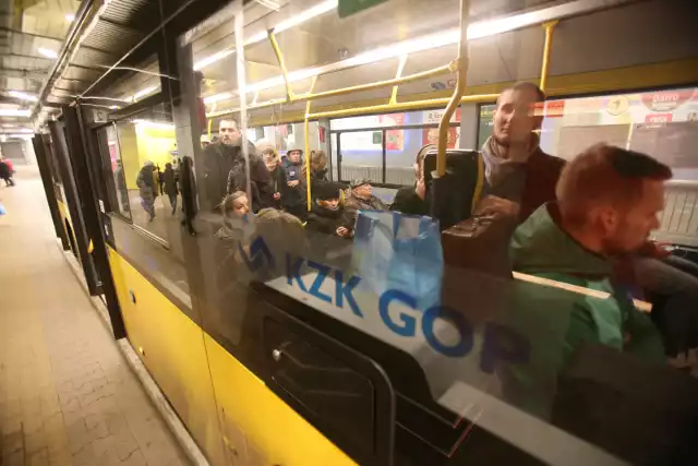 1 lutego KZK GOP wprowadza zmiany w kursowaniu autobusów w kilku miastach w województwie