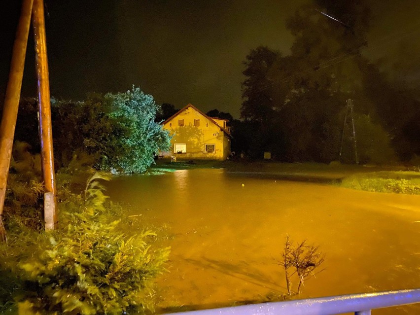 Powódź w Morowie - zdjęcia z godziny 4:00 w śodę, 14...