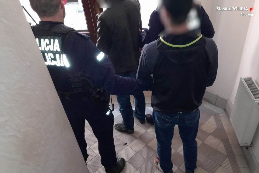 Śląsk: Złodzieje markowych telefonów wpadli w ręce policji. Pomogli czujni pracownicy sklepu