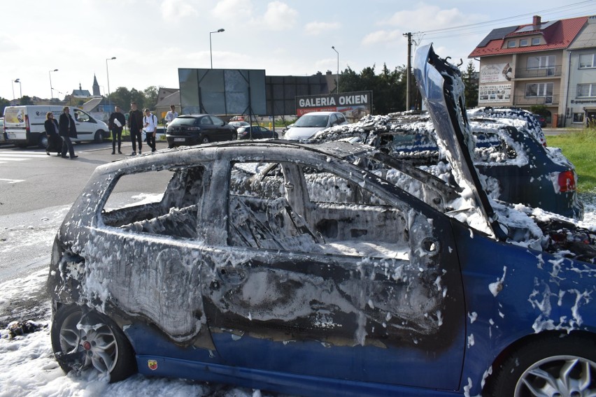 Pożar samochodów osobowych na parkingu w Olkuszu