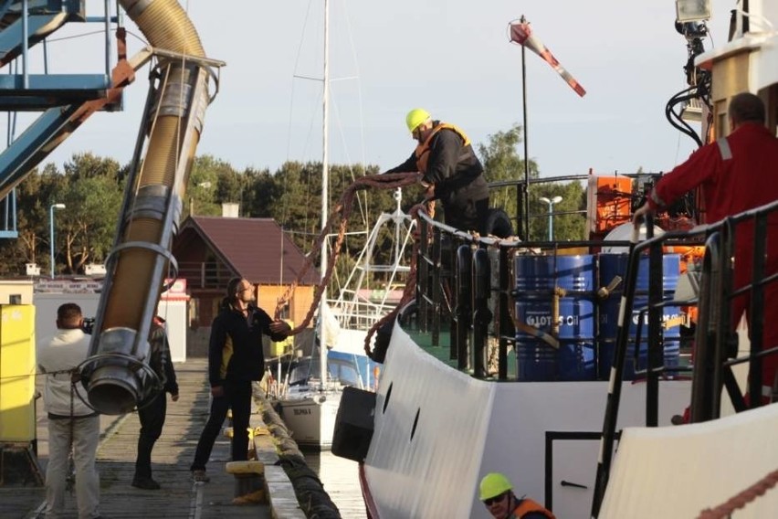Akcja ratunkowa na Bałtyku. Jacht Zjawa IV nabierał wody. Na pokładzie było 12 kobiet WIDEO, ZDJĘCIA