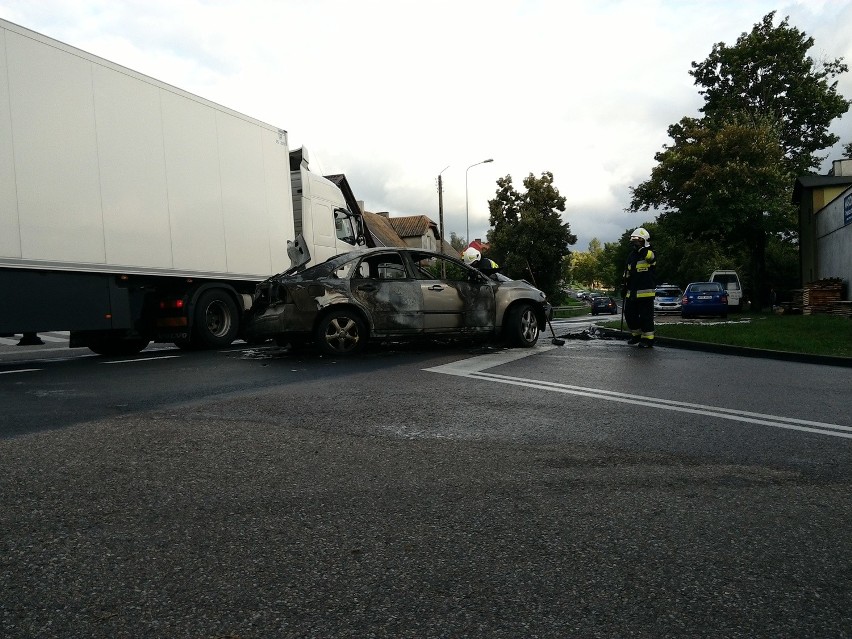 Po zderzeniu w Białym Borze spłonęło auto