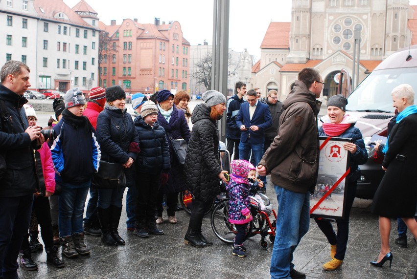 Ruda Śląska: Nowe autobusy trafiły do niepełnosprawnych