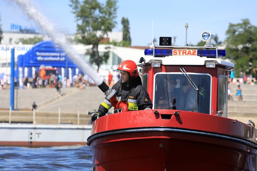 Spektakularne pokazy strażackie ratowników WOPR, straży...