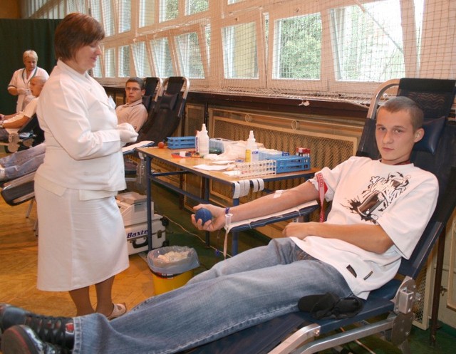 61 osób oddało krew podczas zbiórki w Zespole Szkół Samochodowych w Radomiu. 