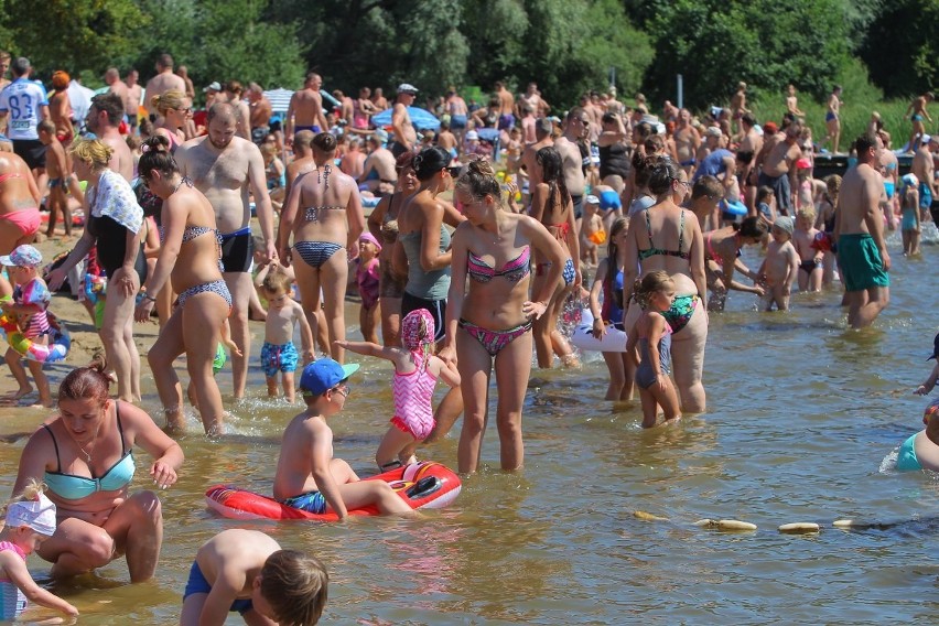 Rusałka: Tłumy poznaniaków wypoczywają nad jeziorem