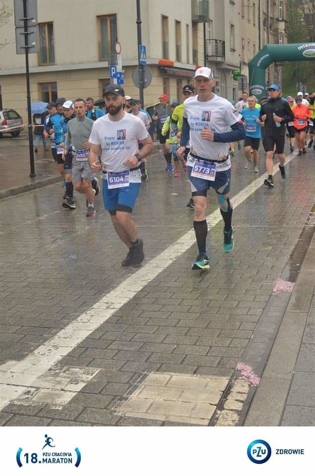 Zawodnicy z Połańca w 18. PZU Cracovia Maraton. Pobiegli dla Moniki [ZDJĘCIA]