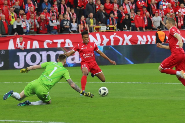 W ostatnim meczu Widzewa z Radomiakiem w Łodzi Michael Ameyaw niepokoił Artura Halucha