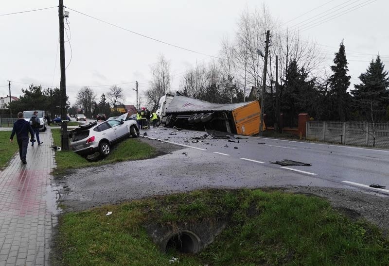 Dwie osoby ranne w wypadku w Gorzycach [ZDJĘCIA INTERNAUTY]