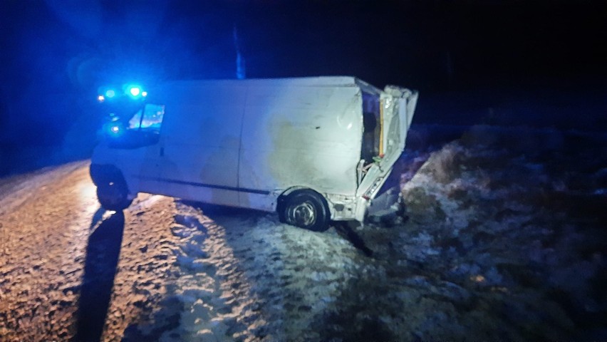 Kadłubówka. Wypadek na DK 66. Zderzenie busa z ciężarówką. Droga zablokowana