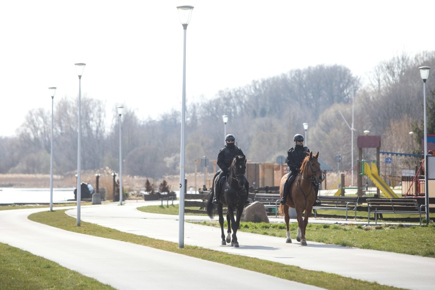 Patrole konne policji na bulwarach w Rzeszowie [ZDJĘCIA]