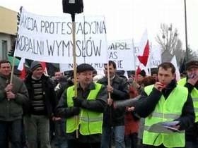 W środę w Opatowie pikietowali pracownicy zagrożonej likwidacją kopalni dolomitu w Wymysłowie.