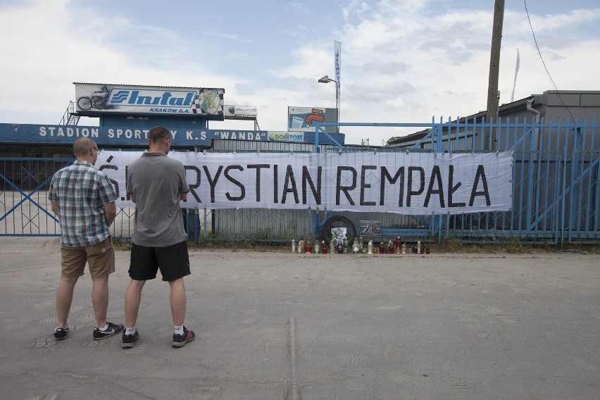 Kraków. Kibice żegnają Krystiana Rempałę na stadionie Wandy [ZDJĘCIA]