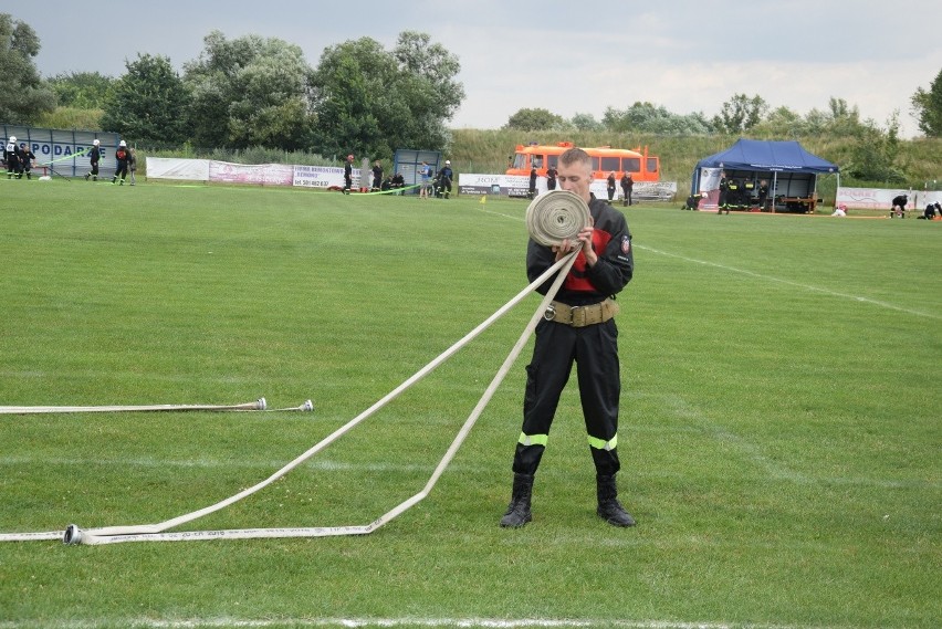 Bosutów i Poskwitów to najlepsze drużyny strażackie w powiecie krakowskim. Zawody sportowo-pożarnicze [ZDJĘCIA]