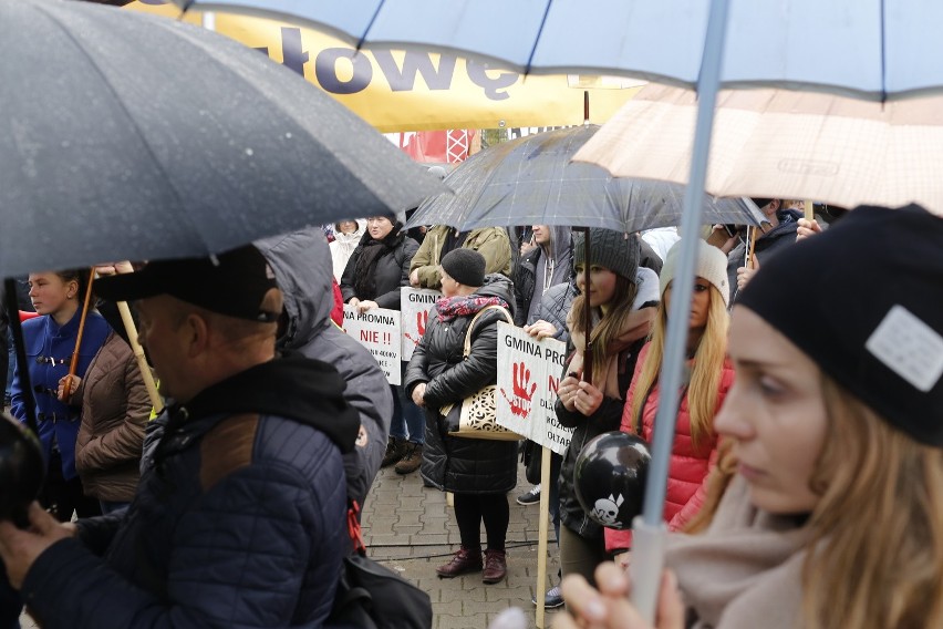 Protest mieszkańców regionu radomskiego pod siedzibą PiS w...