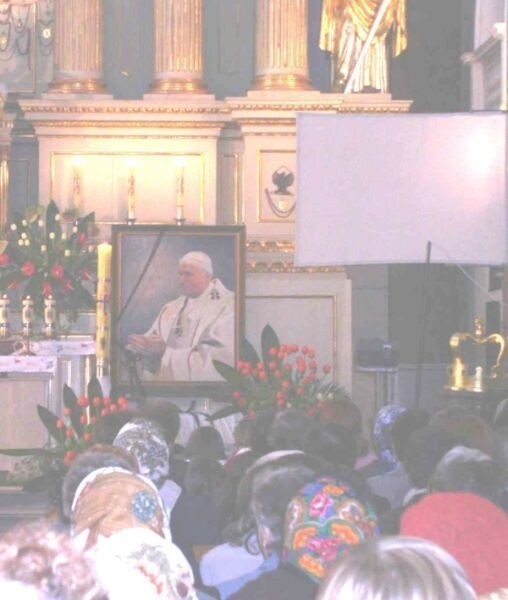 Za Papieża modlili się mieszkańcy Starej Błotnicy, gdzie 28 lat temu Karol Wojtyła, po raz pierwszy powiedział &quot;Nie lękajcie się&quot;.