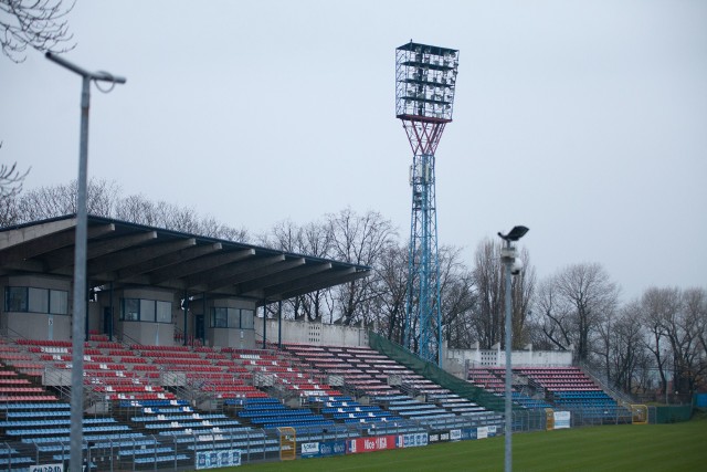 Bez modernizacji jupiterów mecze rundy wiosennej nasi piłkarze musieliby rozgrywać np. na stadionie w Kluczborku.